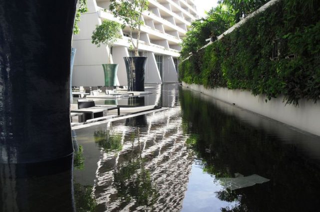 Marina Bay Sands Integrated Resorts: Hotel Atrium Pond / Sky Park Water ...